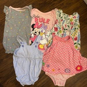 Lot of girls 0-3 months rompers! 💗